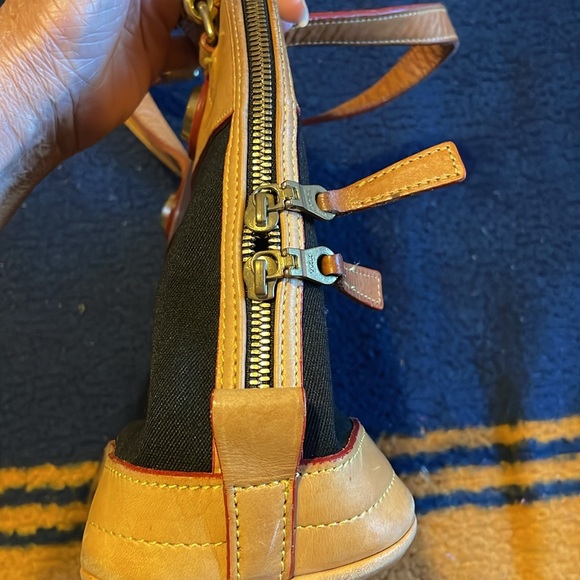 Dooney & Bourke vintage Elegant Tan and Black Leather Handbag shoulder - Picture 4 of 7